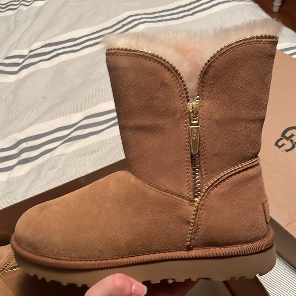 Tan UGG boots with gold zipper. - Picture 2 of 3